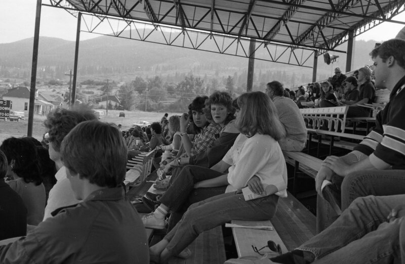 1984 Football Fans 08