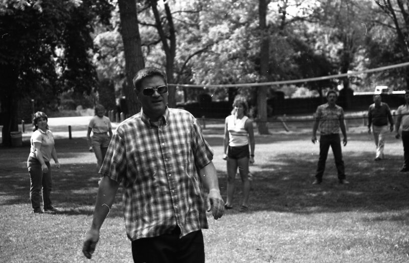 1985 Employees, Picnic at Riverside Park 10