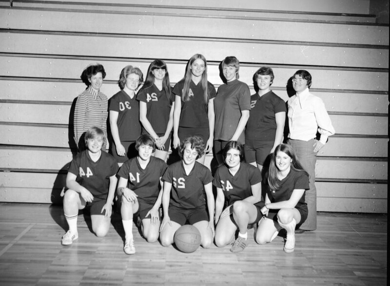 1972 Women's Basketball Team 02