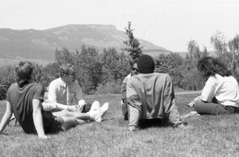 1986 Students, Outdoors in May 03