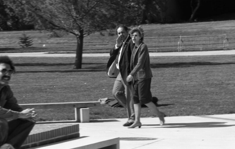 1985 Employees, Walking 02
