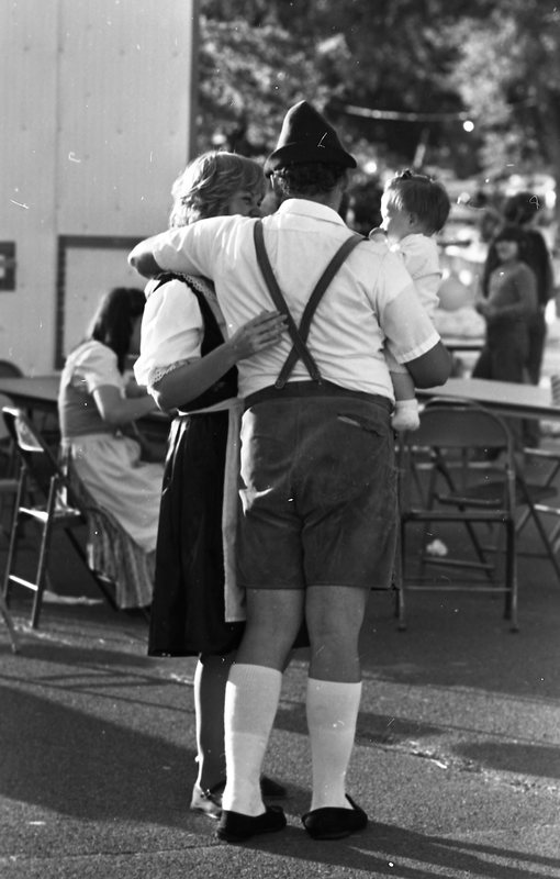 1982 October Folk Festival, Folk Dancers 01