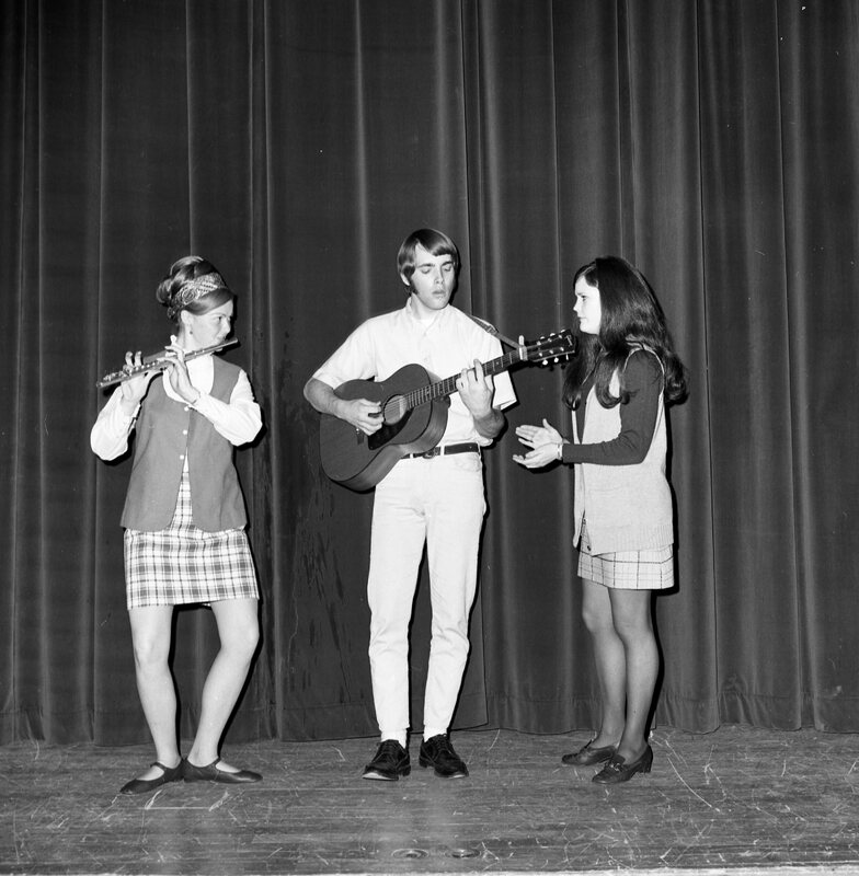 1970 Ambassadors on Stage 06