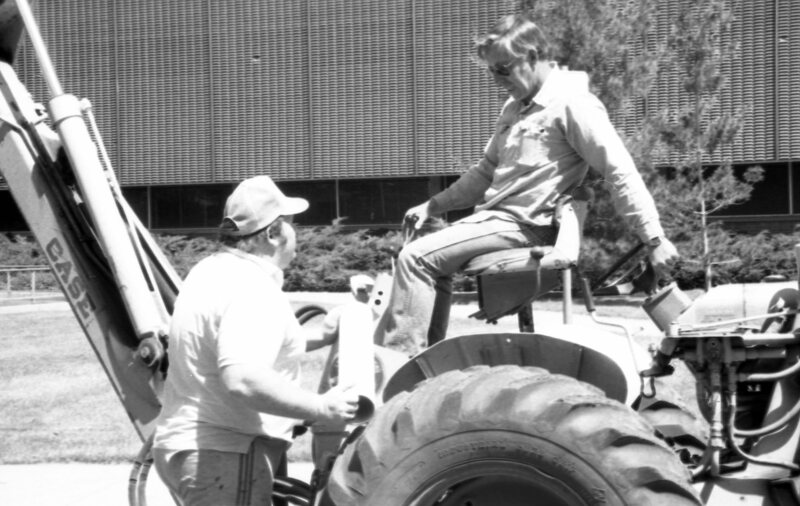 1985 Employees, Digging 06