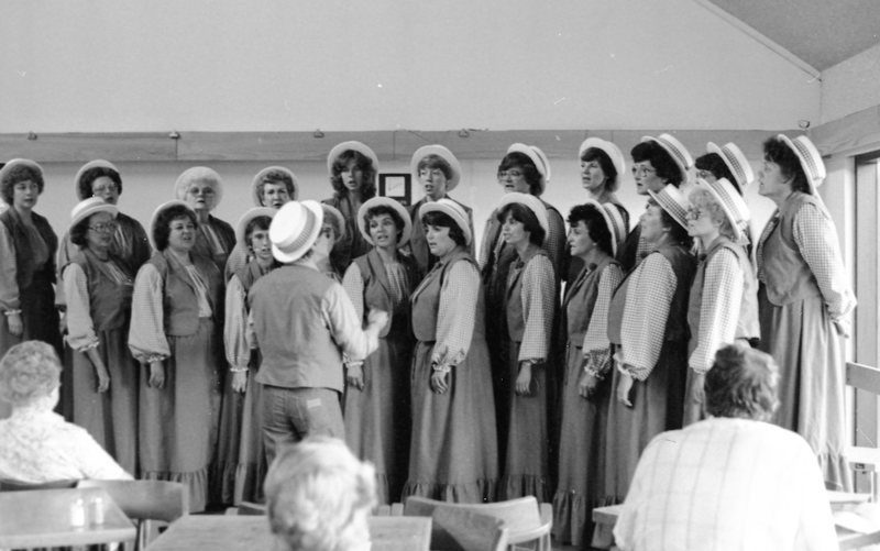 1982 Summer Graduation, Chorus 04