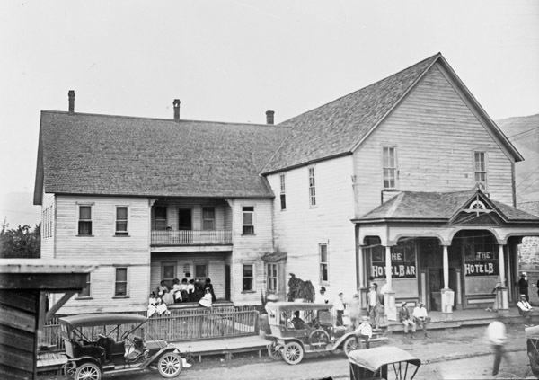 Cove, Hotel