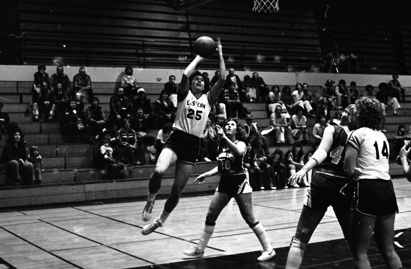 1982 Women's Basketball, EOSC vs. Oregon Tech, Action 13