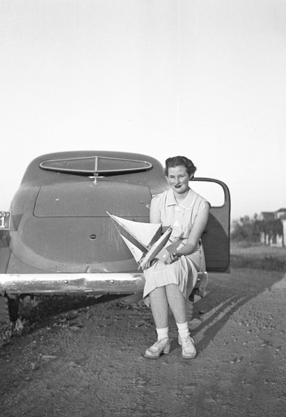 Reuter, Woman &amp; Car 2