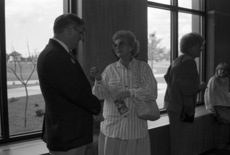 1990 Loso Hall Gallery Reception 07