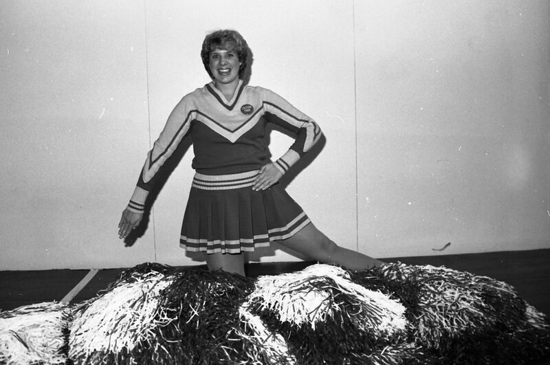 1985 Football Cheerleaders 05