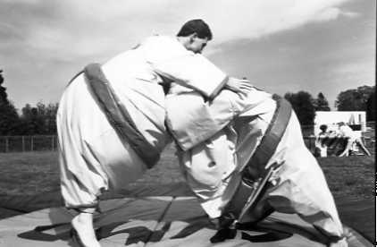 80's Students, Sumo Wrestling