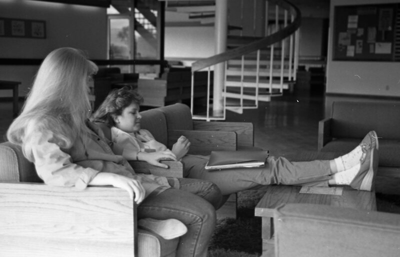 1985 Students, May Lounge 02