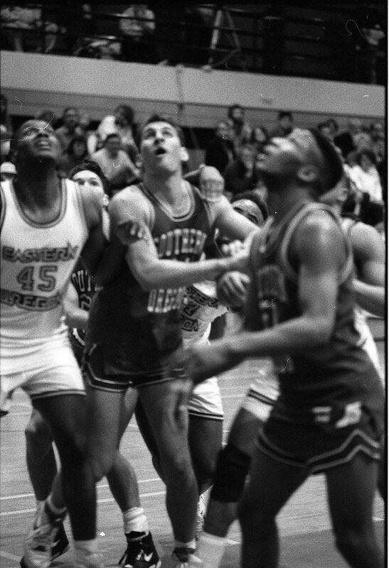 1991 Men's Basketball Action, Southern Oregon at EOSC 24