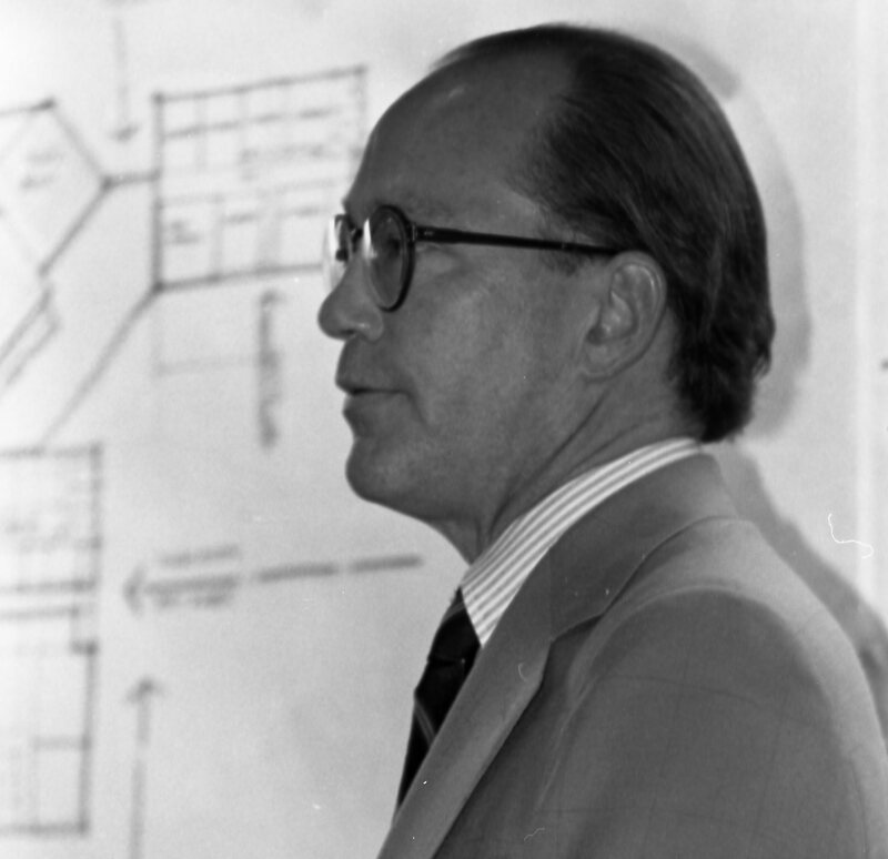 1987 Loso Hall, Planning 17