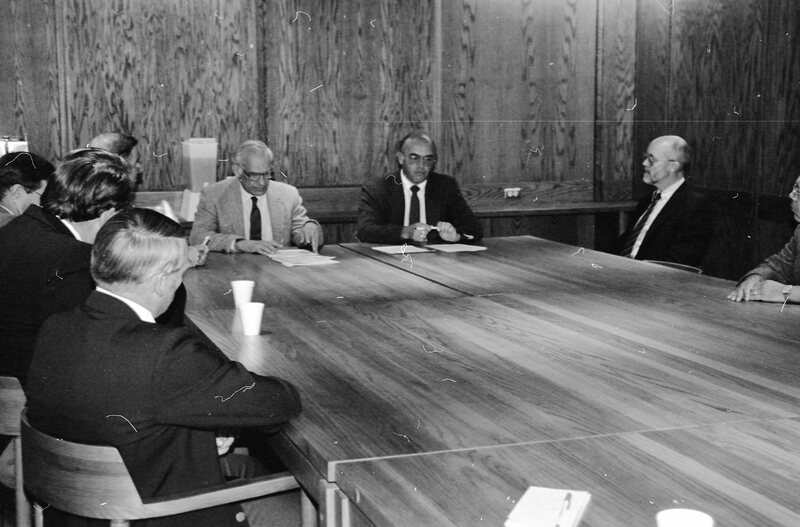 1987 Meeting, Signing 04