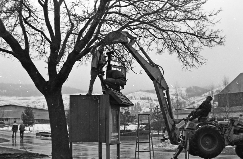 1982 Campus Clock, Installation 08
