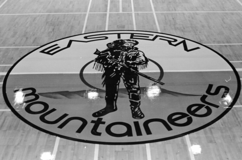 1987 Quinn Coliseum, Logo 03