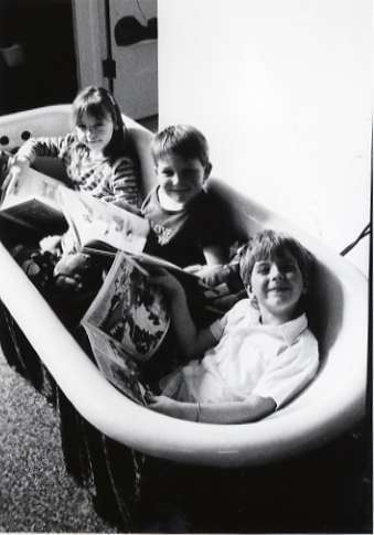 1989 Ackerman Elementary School, Bathtub 01