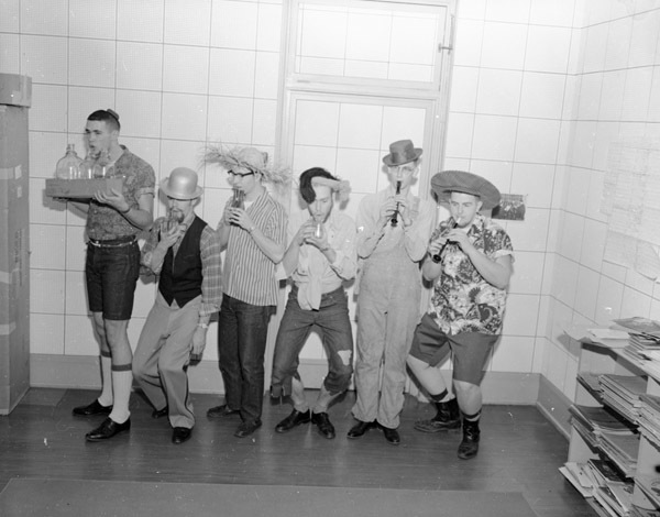 1958-59 Moonshine Band 1-2