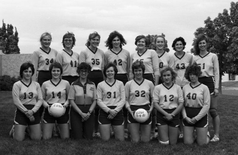 1981 Volleyball Team 02