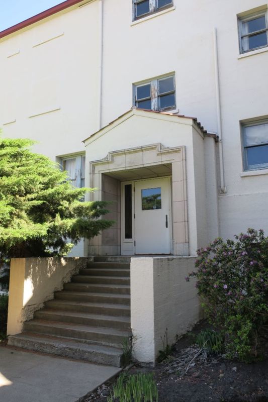 Dorian and Hunt Hall 32
