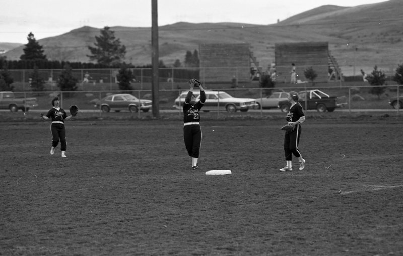 1982 Women's Softball Game - EOSC vs. SOSC 09