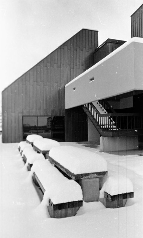 1974 Hoke Hall Patio 01