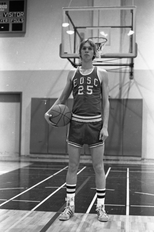1977 Basketball Player 12
