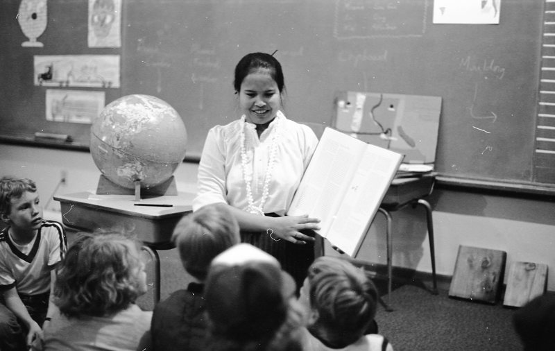 1981 Ackerman Elementary Classroom, Micronesian Program 14