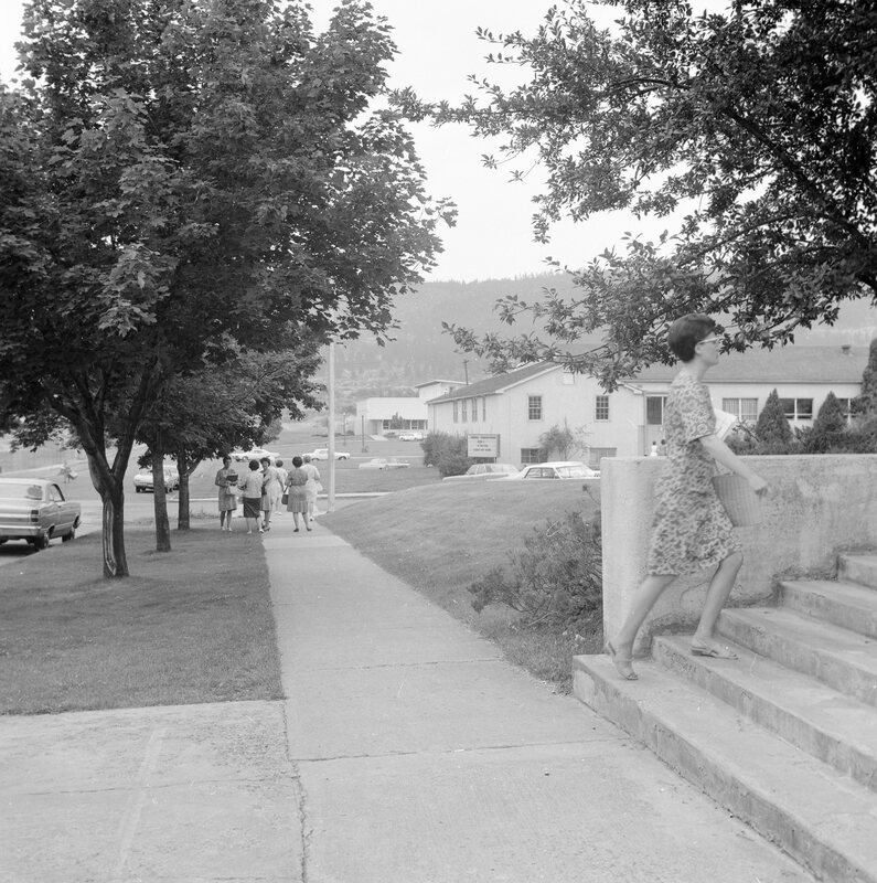 1968 Students, Outdoors 04