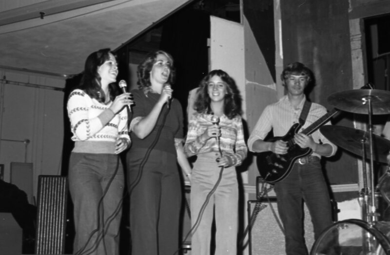1976-77 Ambassadors 11