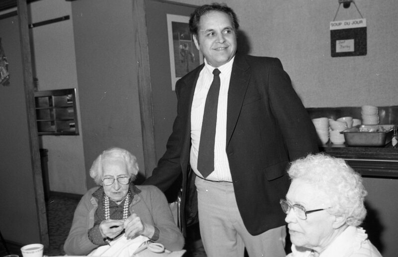 1985 Students Serve Elderly 02