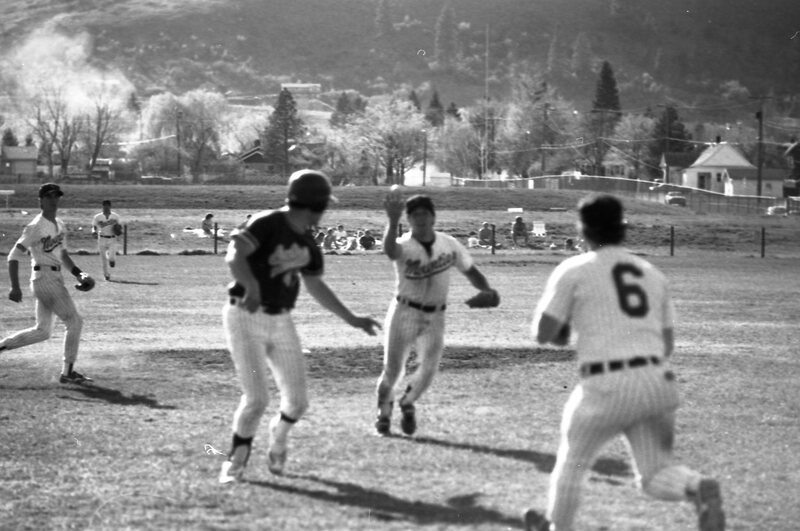 1985 Baseball, April Action 08