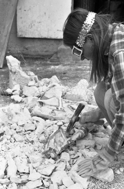 1977 Sculpture Class, Breaking Molds 07