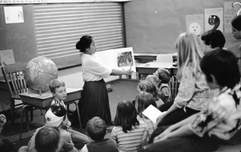 1981 Ackerman Elementary Classroom, Micronesian Program 19