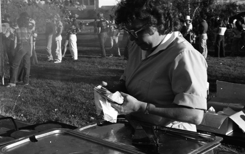 1980 New Students, BBQ 04