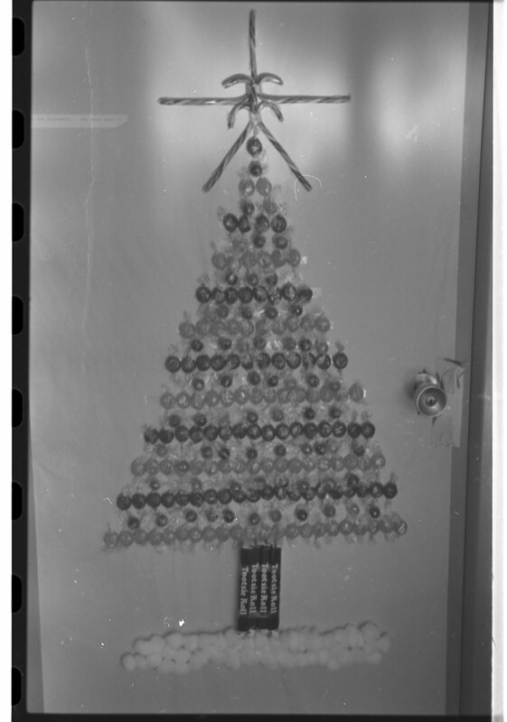 1989 Candy Christmas Tree 02