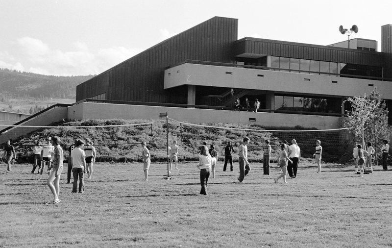 1981 Dorm Play Day &amp; Steak Fry, Volleyball 02