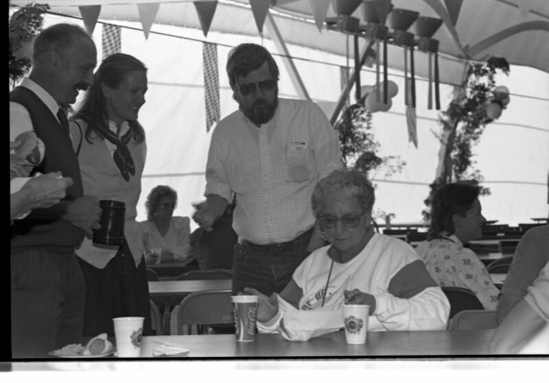 1989 Homecoming Alumni & Participants 25