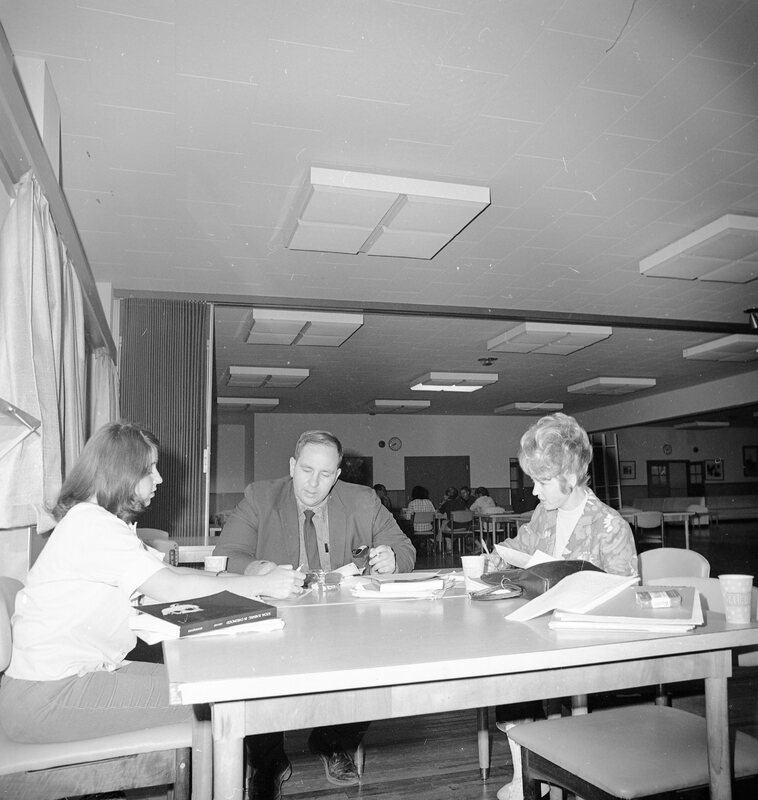 1970 Meeting, Hoke Building 02