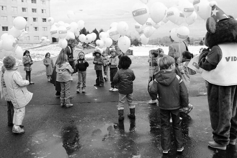 1986 Ackerman Elementary School,  Balloons 09