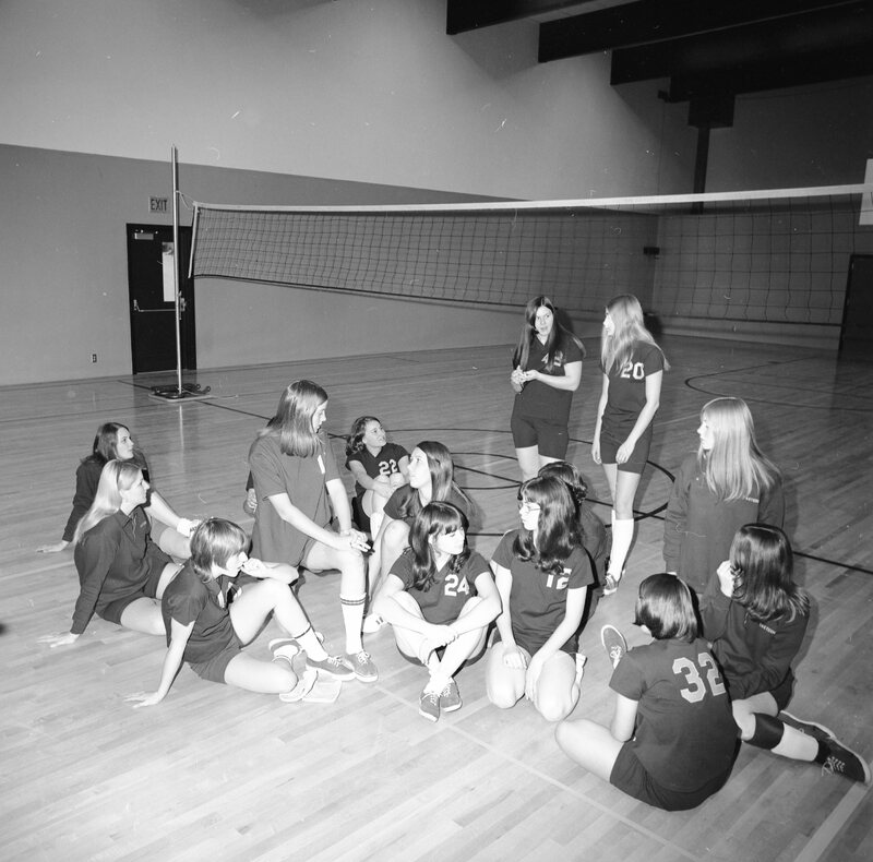 1972 Volleyball Players 02