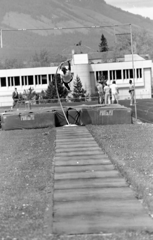 1986 Track Meet, Pole Vault 05