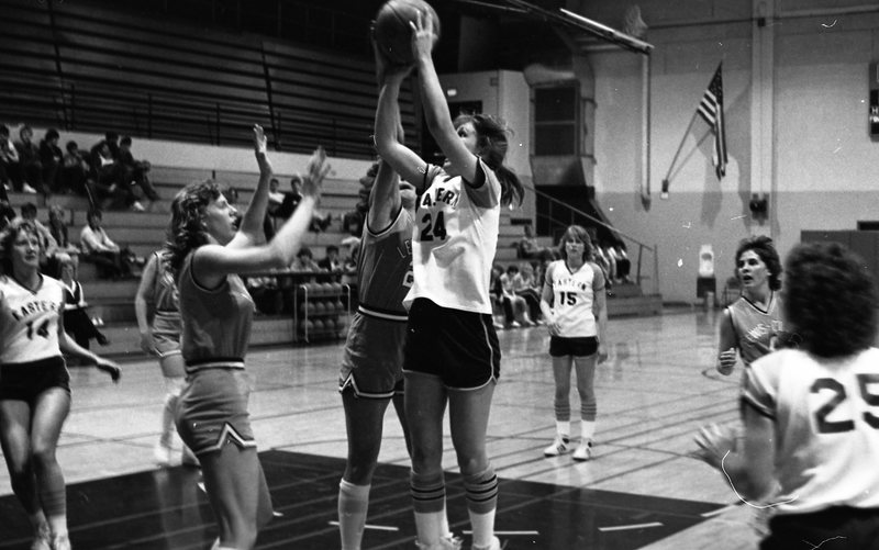 1982 Women's Basketball, EOSC vs. Lewis &amp; Clark, Action 07