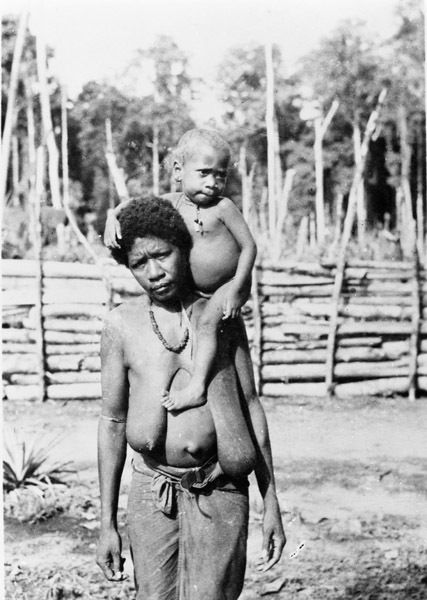 Dobodura Natives, Women 6