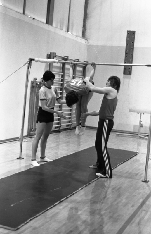 1977 Gymnastics, Parallel Bars 02