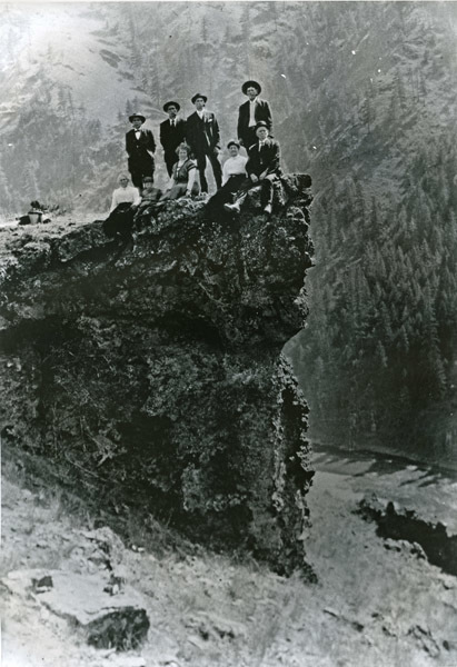 Eden, Peephole Bluff