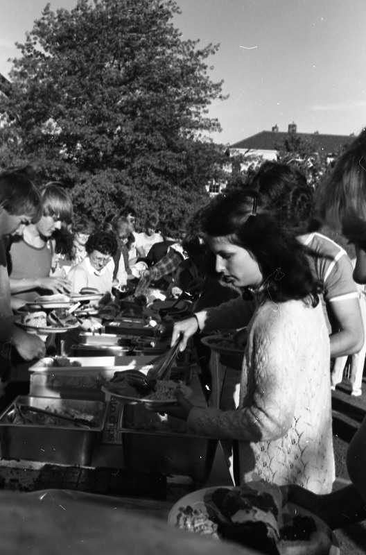 1980 New Students, BBQ 08