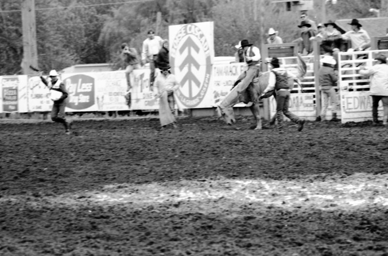 1987 Rodeo, Bronco Riding 09