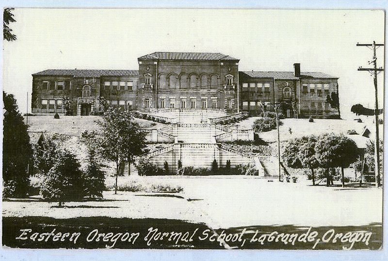 30's Grand Staircase 4